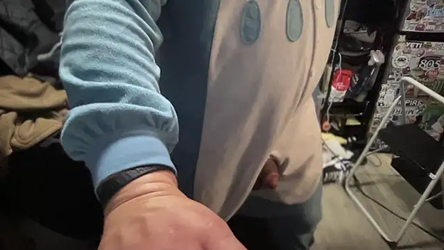 Snapshot of MoreFunSpun chatting on 12-31-24, 11:09 MoreFunSpun online show from 12-31-24, 11:09