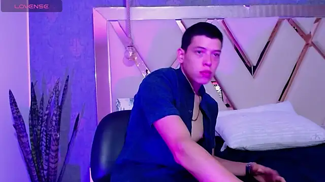 Dominate Alison online show from 04-09-26, 01:07