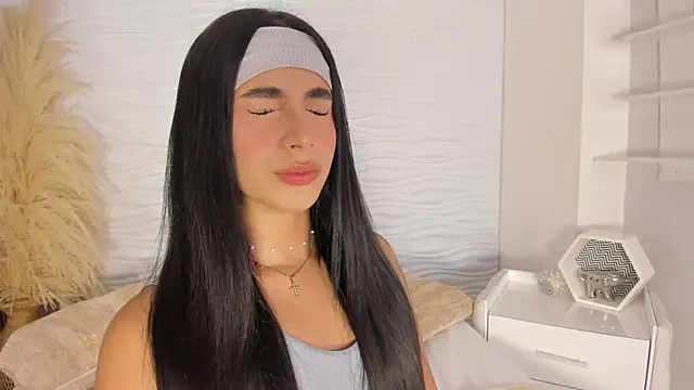 IsabelleFoxx  online show from 12-17-25, 10:04