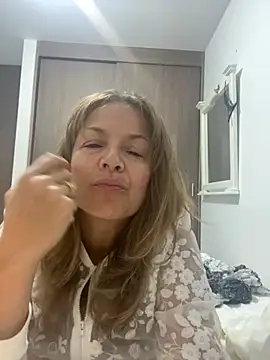 Snapshot of Leyna_liu chatting on 09-14-25, 02:01 Leyna liu online show from 09-14-25, 02:01