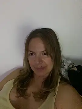 Snapshot of Leyna_liu chatting on 09-23-25, 02:40 Leyna liu online show from 09-23-25, 02:40