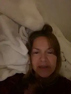 Snapshot of Leyna_liu chatting on 10-25-25, 07:18 Leyna liu online show from 10-25-25, 07:18