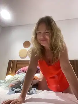 Snapshot of Leyna_liu chatting on 02-25-25, 03:31 Leyna liu online show from 02-25-25, 03:31