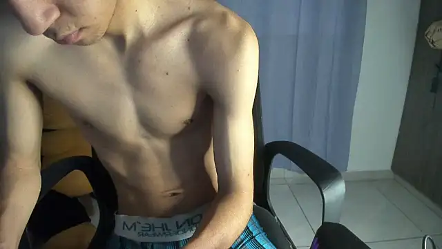 Snapshot of isaaclatino chatting on 10-21-25, 10:20 isaaclatino online show from 10-21-25, 10:20