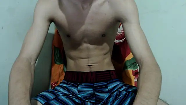 Snapshot of isaaclatino chatting on 06-20-26, 05:45 isaaclatino online show from 06-20-26, 05:45
