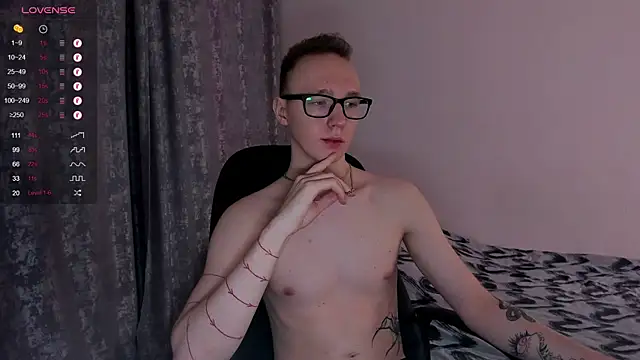 Snapshot of Alex_silents chatting on 03-12-25, 04:13 Alex silents online show from 03-12-25, 04:13