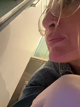 Snapshot of casalinga88 chatting on 03-12-26, 12:42 casalinga88 online show from 03-12-26, 12:42