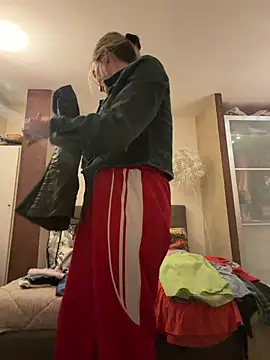 Snapshot of casalinga88 chatting on 03-13-26, 11:43 casalinga88 online show from 03-13-26, 11:43