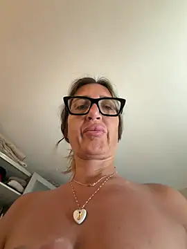 Snapshot of casalinga88 chatting on 07-06-26, 06:09 casalinga88 online show from 07-06-26, 06:09