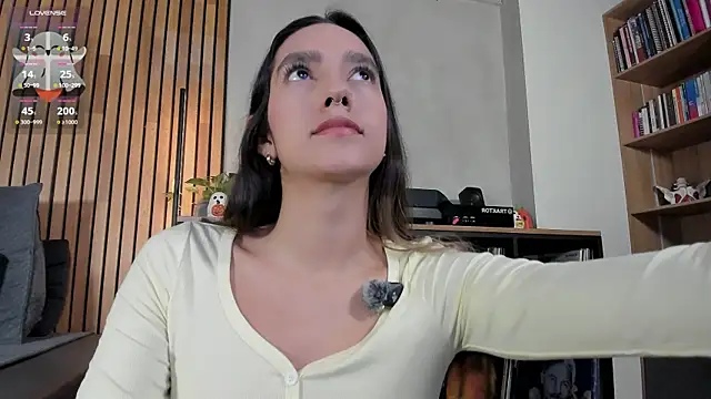 Snapshot of honeyhot69__ chatting on 10-14-25, 11:00 honeyhot69   online show from 10-14-25, 11:00