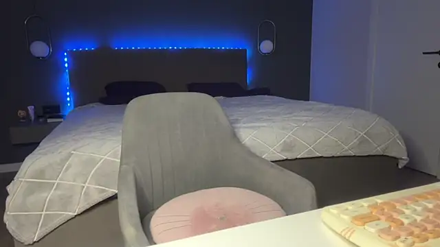 KristalNight online show from 01-13-26, 04:16