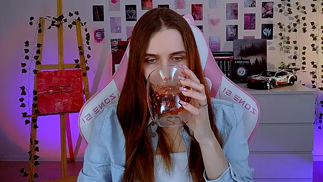 AliceCharmy online show from 03-20-25, 05:15