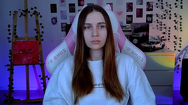 AliceCharmy online show from 10-18-25, 05:31