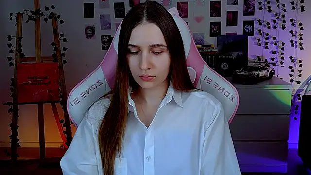 AliceCharmy online show from 09-18-25, 04:43