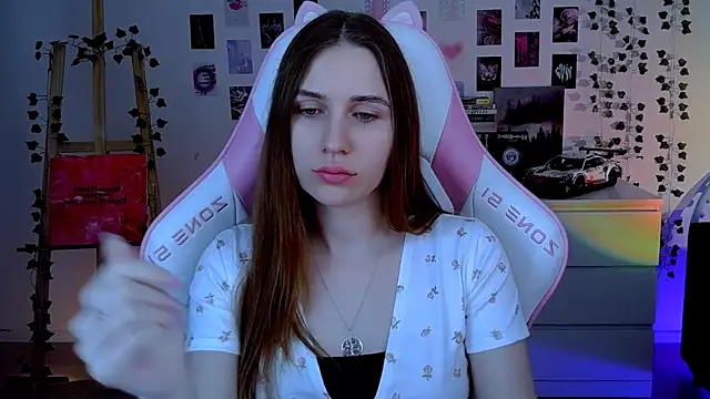 AliceCharmy online show from 10-20-25, 05:31