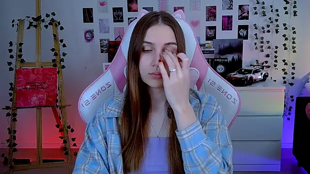 AliceCharmy online show from 10-13-25, 06:15