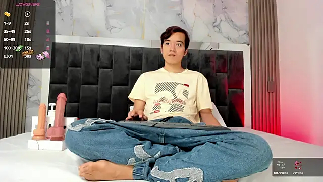 Snapshot of bunny_maxi chatting on 10-03-25, 12:28 bunny maxi online show from 10-03-25, 12:28