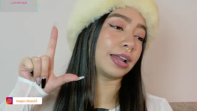 megan bluee23 online show from 02-27-26, 03:34