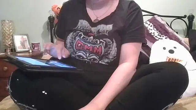 MissKisu online show from 11-25-25, 04:18