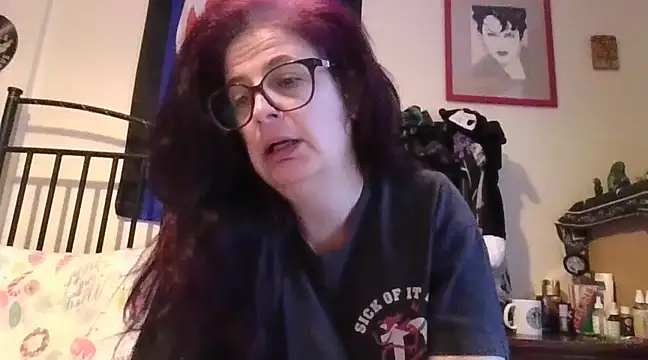 Snapshot of MissKisu chatting on 12-19-24, 10:56 MissKisu online show from 12-19-24, 10:56