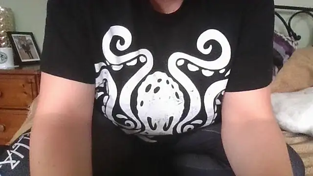 Snapshot of MissKisu chatting on 10-29-25, 10:47 MissKisu online show from 10-29-25, 10:47