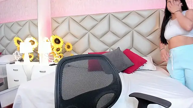 Brenda Garcia online show from 11-18-25, 08:12