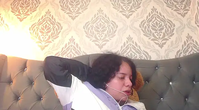 Snapshot of EmmaCowperr chatting on 02-27-25, 03:59 EmmaCowperr online show from 02-27-25, 03:59