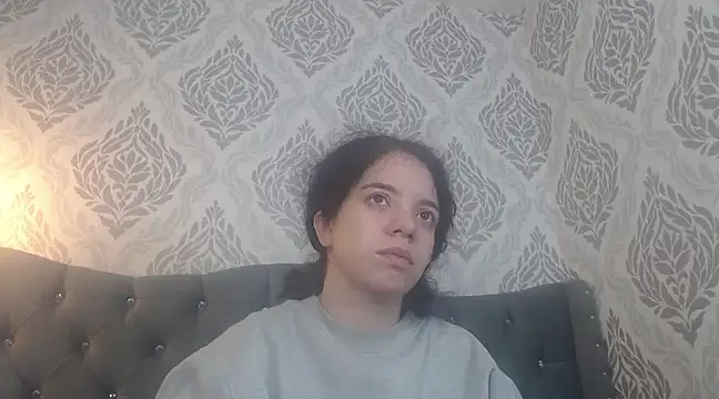 Snapshot of EmmaCowperr chatting on 03-22-25, 05:41 EmmaCowperr online show from 03-22-25, 05:41