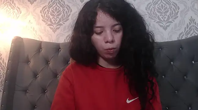 Snapshot of EmmaCowperr chatting on 02-25-25, 04:14 EmmaCowperr online show from 02-25-25, 04:14