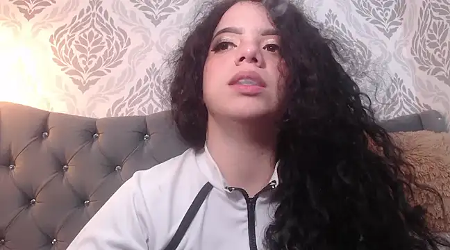 Snapshot of EmmaCowperr chatting on 03-13-25, 03:17 EmmaCowperr online show from 03-13-25, 03:17