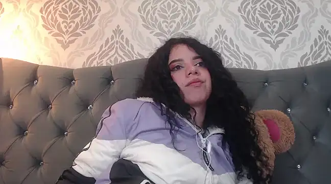 Snapshot of EmmaCowperr chatting on 03-06-25, 04:07 EmmaCowperr online show from 03-06-25, 04:07