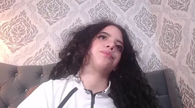 Snapshot of EmmaCowperr chatting on 03-13-25, 06:45 EmmaCowperr online show from 03-13-25, 06:45