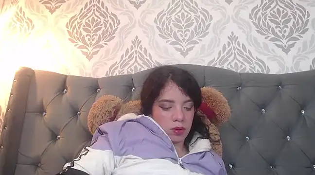 Snapshot of EmmaCowperr chatting on 02-26-25, 04:38 EmmaCowperr online show from 02-26-25, 04:38