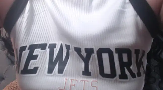 Snapshot of EmmaCowperr chatting on 02-24-25, 07:52 EmmaCowperr online show from 02-24-25, 07:52