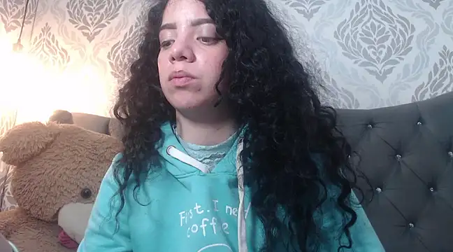 Snapshot of EmmaCowperr chatting on 02-23-25, 05:39 EmmaCowperr online show from 02-23-25, 05:39