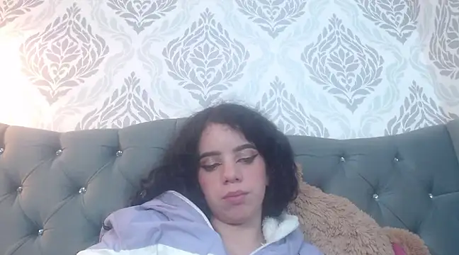 Snapshot of EmmaCowperr chatting on 03-19-25, 06:55 EmmaCowperr online show from 03-19-25, 06:55