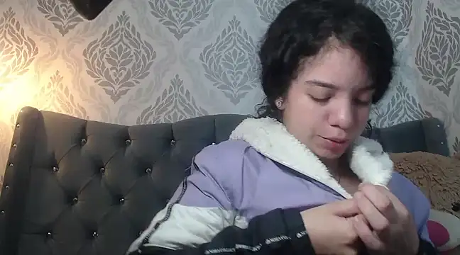 Snapshot of EmmaCowperr chatting on 03-07-25, 02:34 EmmaCowperr online show from 03-07-25, 02:34