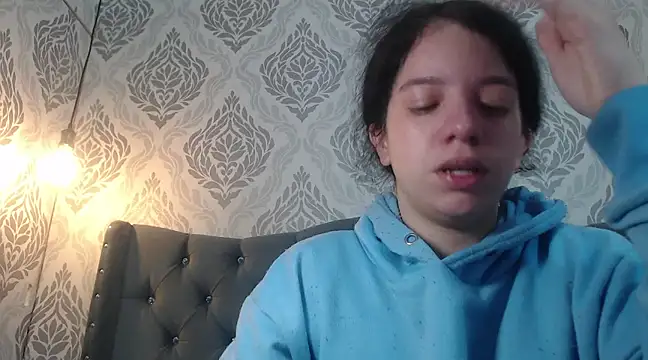 Snapshot of EmmaCowperr chatting on 02-28-25, 01:03 EmmaCowperr online show from 02-28-25, 01:03