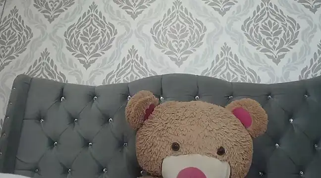 Snapshot of EmmaCowperr chatting on 03-03-25, 01:01 EmmaCowperr online show from 03-03-25, 01:01