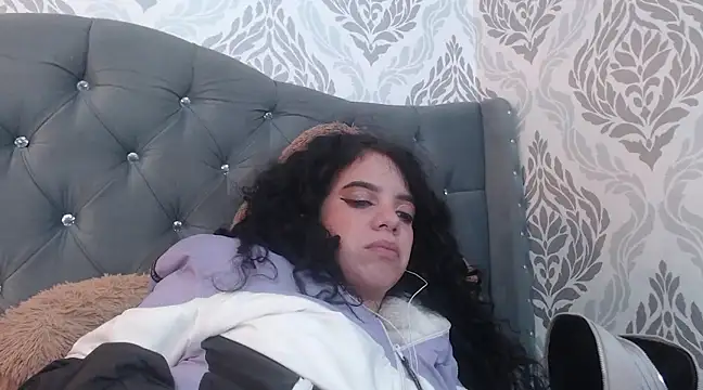 Snapshot of EmmaCowperr chatting on 03-07-25, 08:44 EmmaCowperr online show from 03-07-25, 08:44