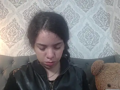 Snapshot of EmmaCowperr chatting on 03-18-25, 11:55 EmmaCowperr online show from 03-18-25, 11:55