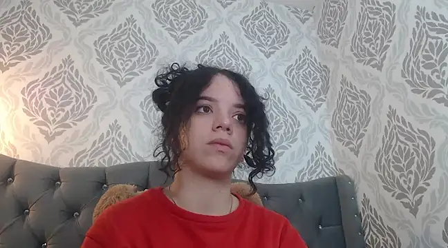 Snapshot of EmmaCowperr chatting on 03-08-25, 04:17 EmmaCowperr online show from 03-08-25, 04:17