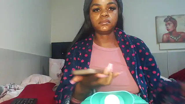Snapshot of Fiercefoxxy chatting on 06-23-26, 06:39 Fiercefoxxy online show from 06-23-26, 06:39