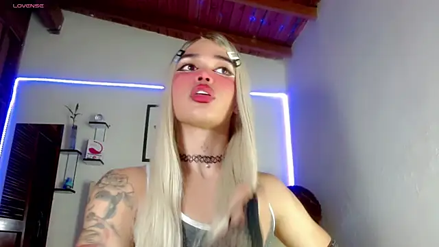 Snapshot of ladytslatina chatting on 01-19-25, 08:39 ladytslatina online show from 01-19-25, 08:39