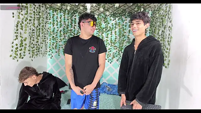 oliverhot2005 online show from 12-05-25, 07:45