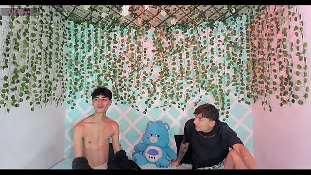 oliverhot2005 online show from 12-19-25, 09:06