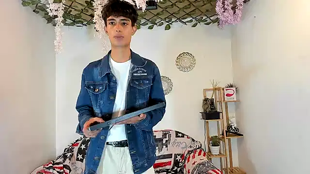 oliverhot2005 online show from 11-05-25, 10:02