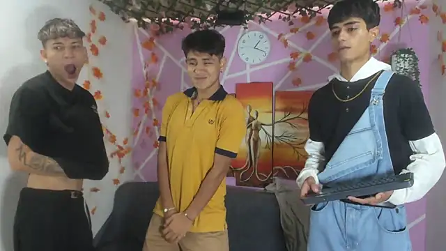 oliverhot2005 online show from 11-06-25, 02:43