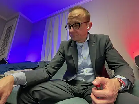 mouser21212 online show from 03-12-25, 06:18