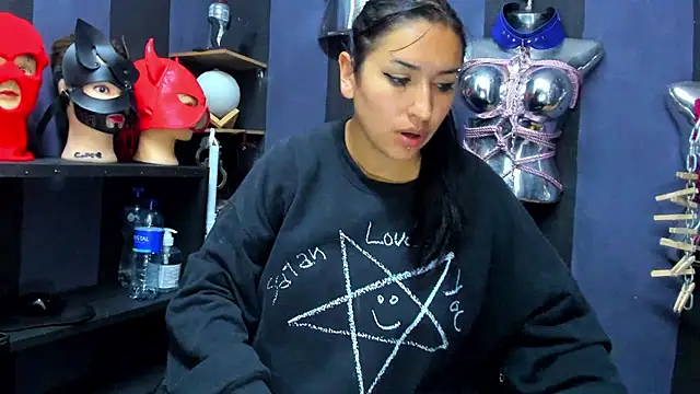 Snapshot of LucyStrike_ chatting on 02-14-25, 09:43 LucyStrike online show from 02-14-25, 09:43